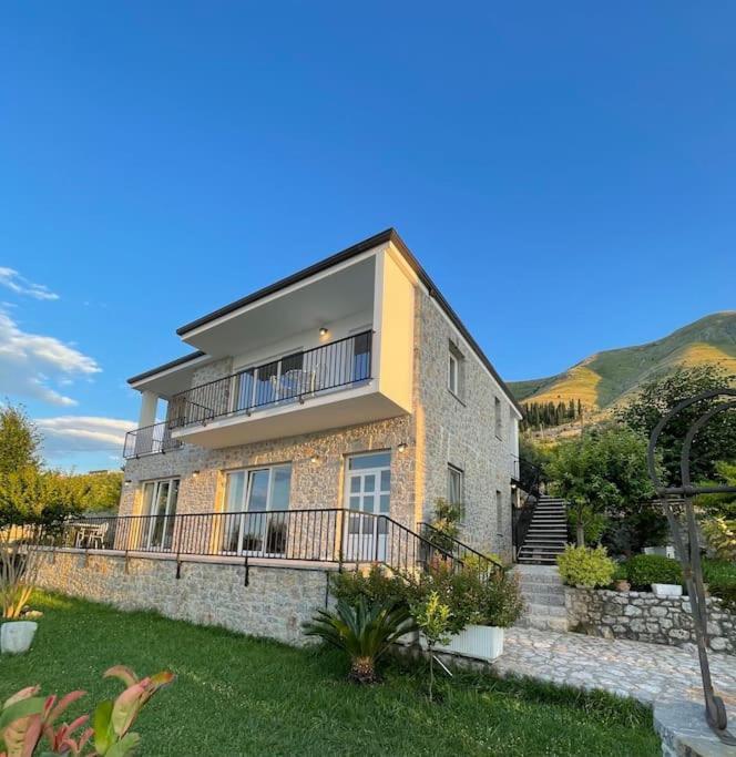 Vintage House With Stunning View Of Shkodra Lake Villa Eksteriør billede